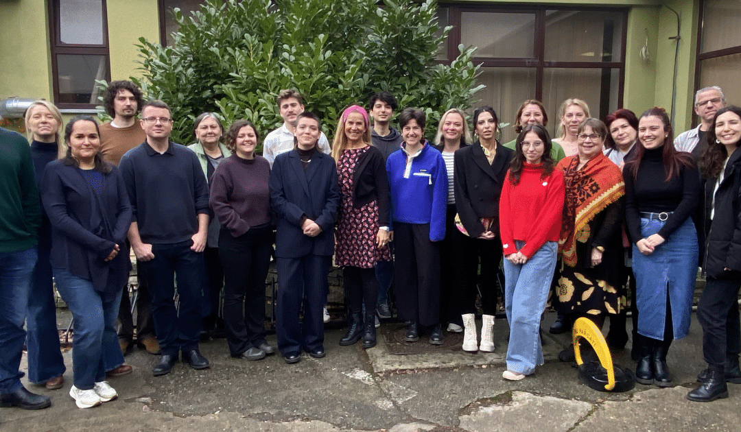 KMOP develops training course for addressing disinformation and media literacy in schools