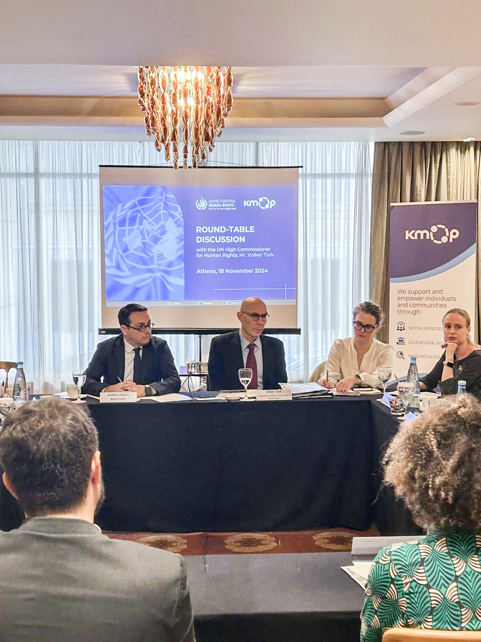 Round-table-discussion